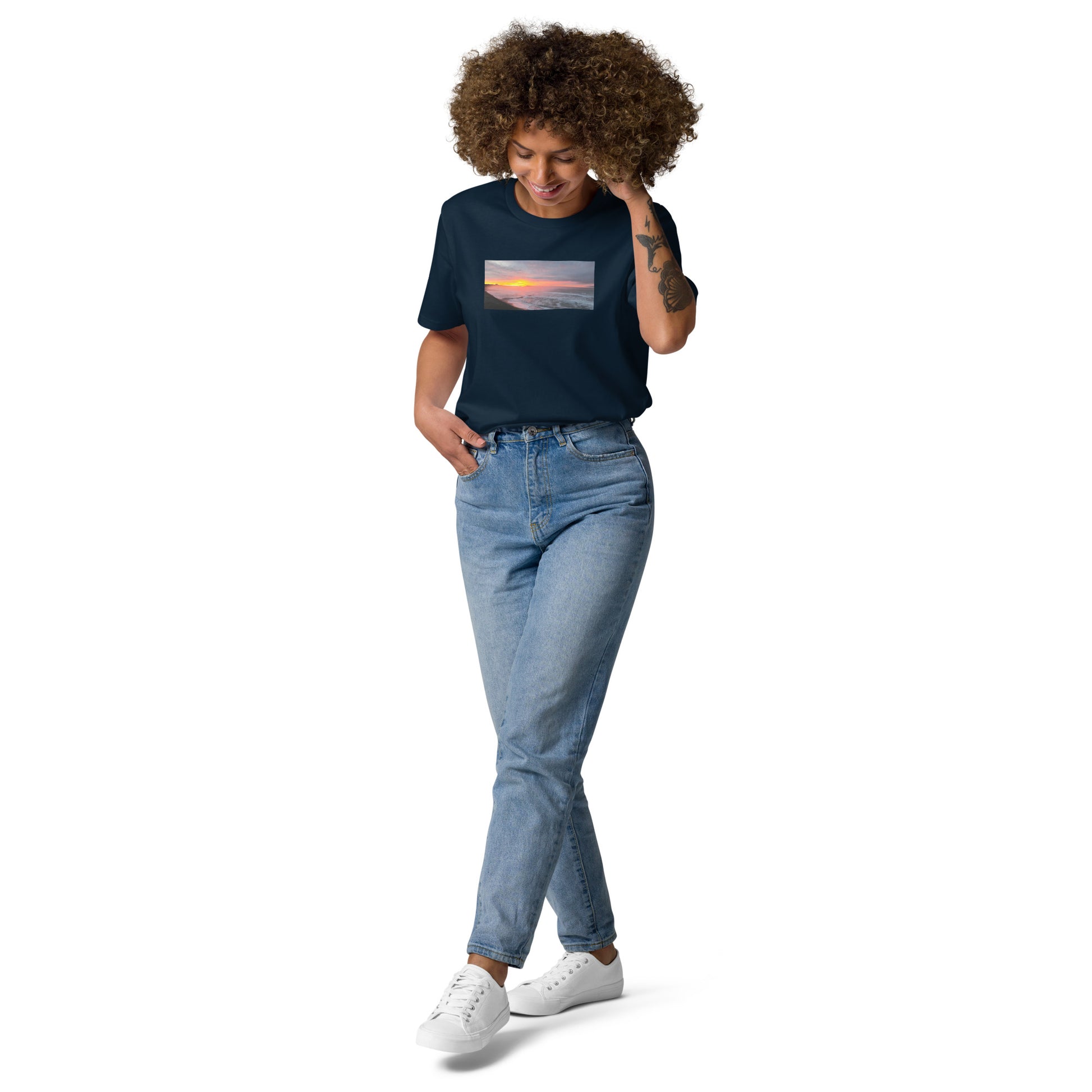 Vue de face du t-shirt 100% coton biologique Daily Sunset Bidart - coloris bleu marine