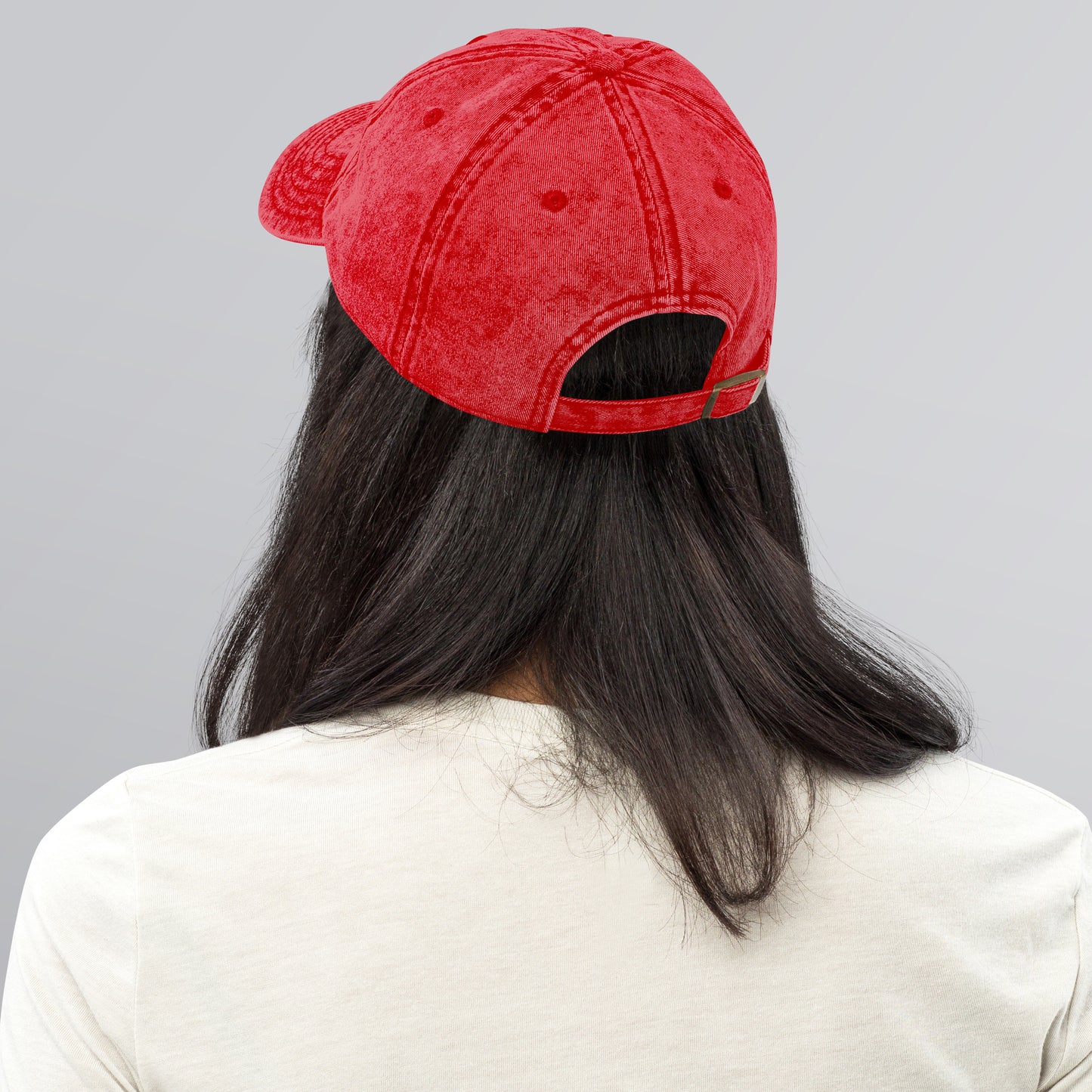 Vue de dos de la casquette vintage en sergé de coton - coloris rouge