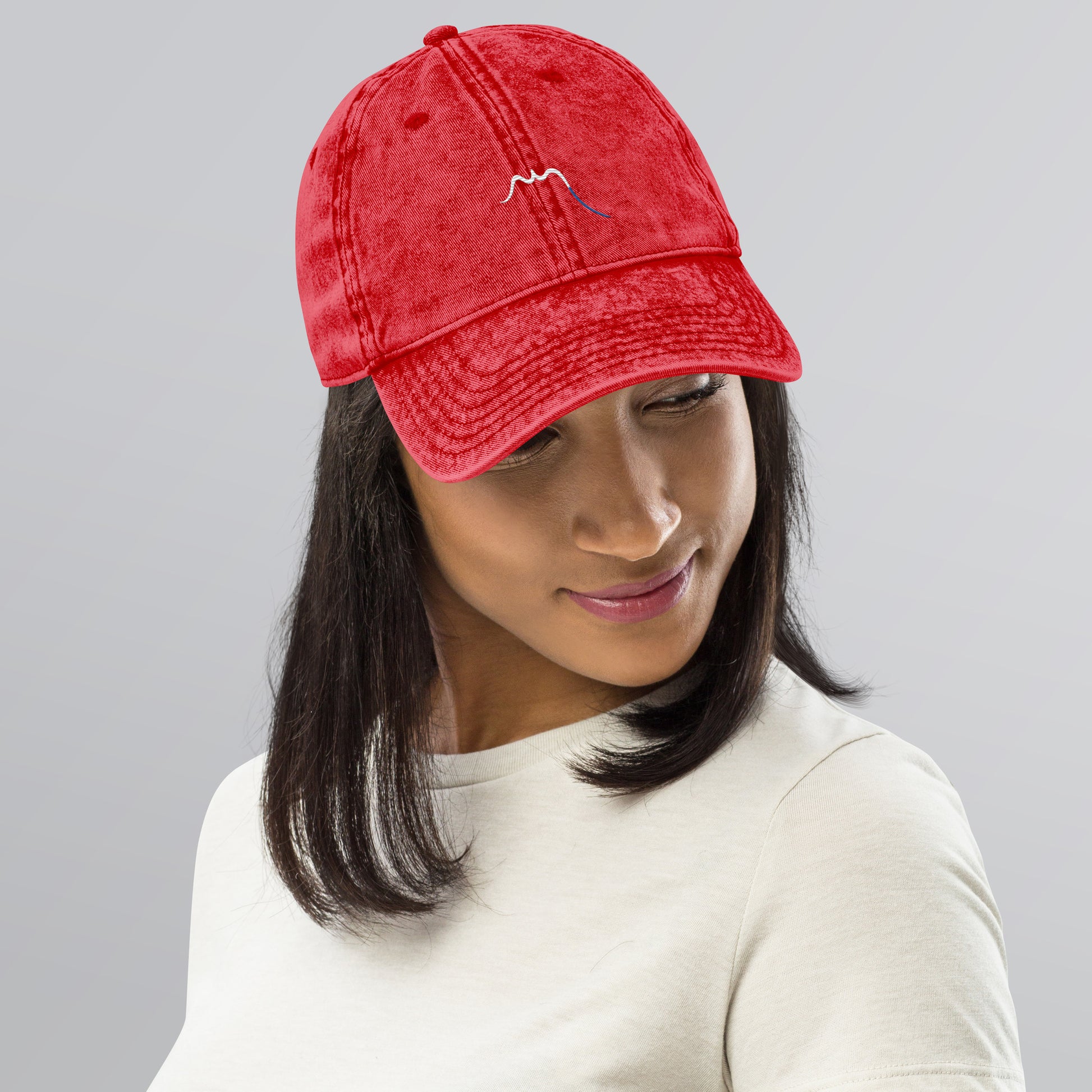 Vue de face de la casquette vintage en sergé de coton - coloris rouge