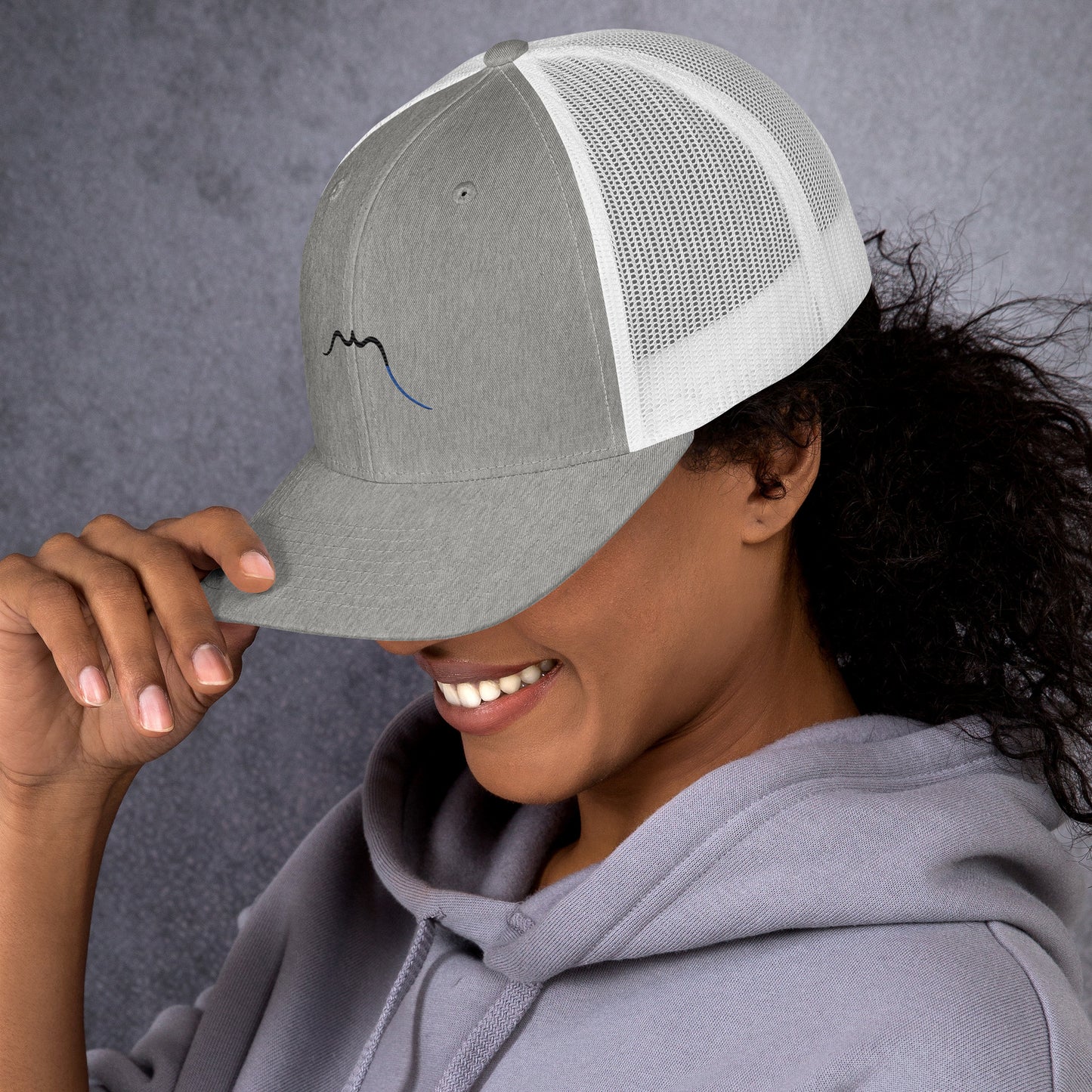 Vue de côté de la casquette de camionneur - coloris gris et blanc