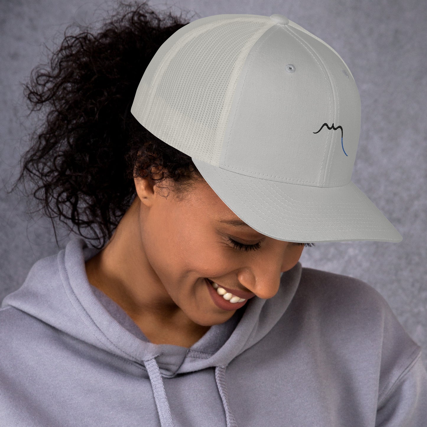 Vue de côté de la casquette de camionneur - coloris argent