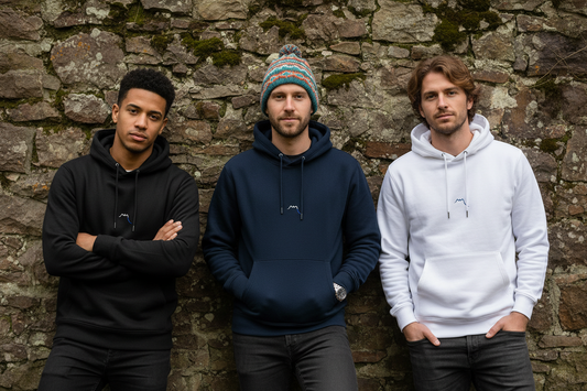 Vue de face du sweat à capuche H/F 100% coton bio Ekaitza - coloris bleu marine