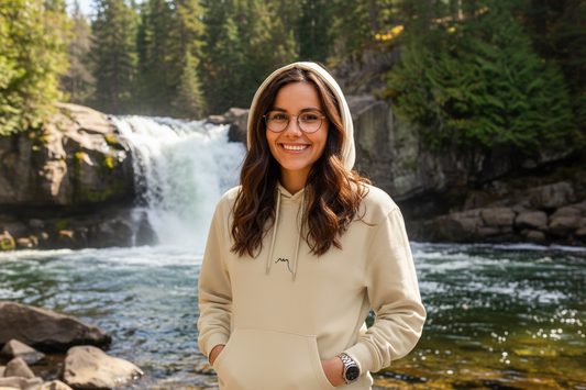 Vue de face du sweat à capuche H/F 100 % coton bio Ekaitza - coloris noir