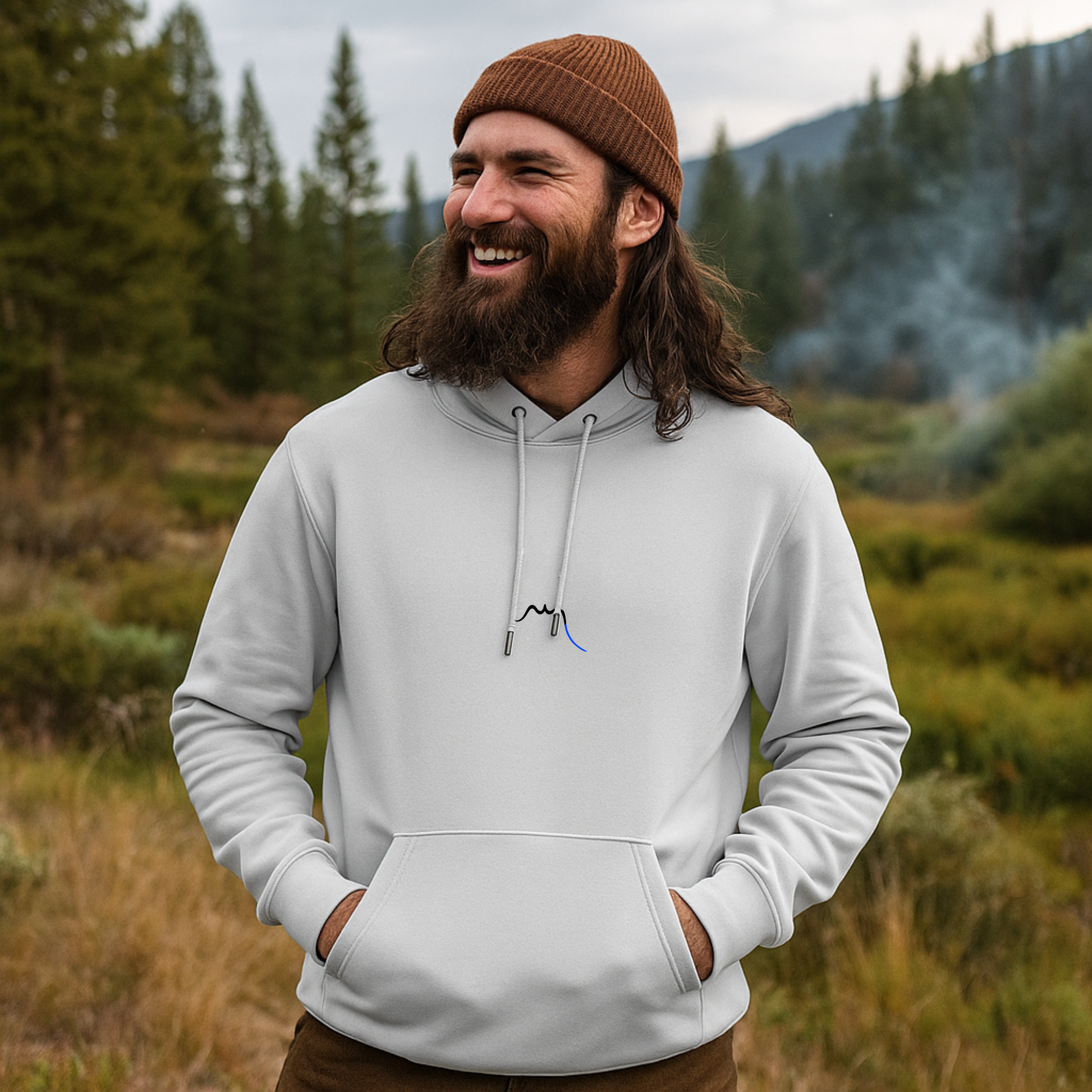 Vue de face du hoodie 100% coton bio brodé Ekaitza - coloris blanc