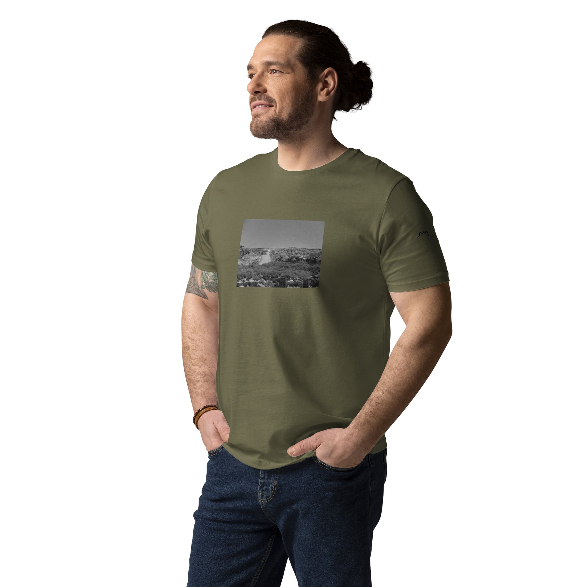 Vue de face du T-shirt 100% Coton Bio Bardenas B/W - coloris kaki foncé