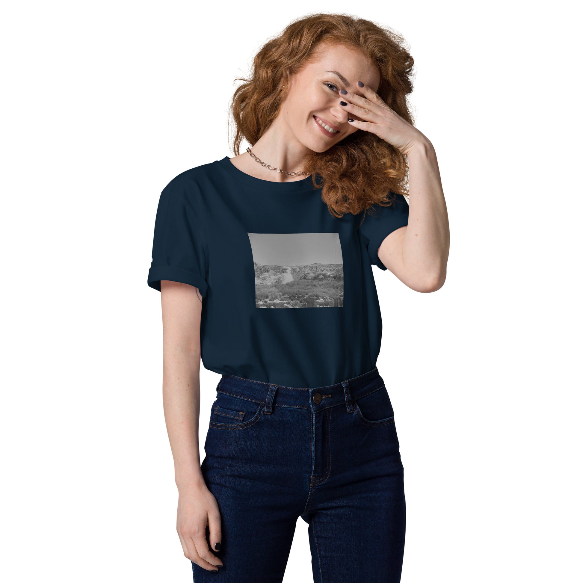 Vue de face du T-shirt 100% Coton Bio Bardenas B/W - coloris bleu marine