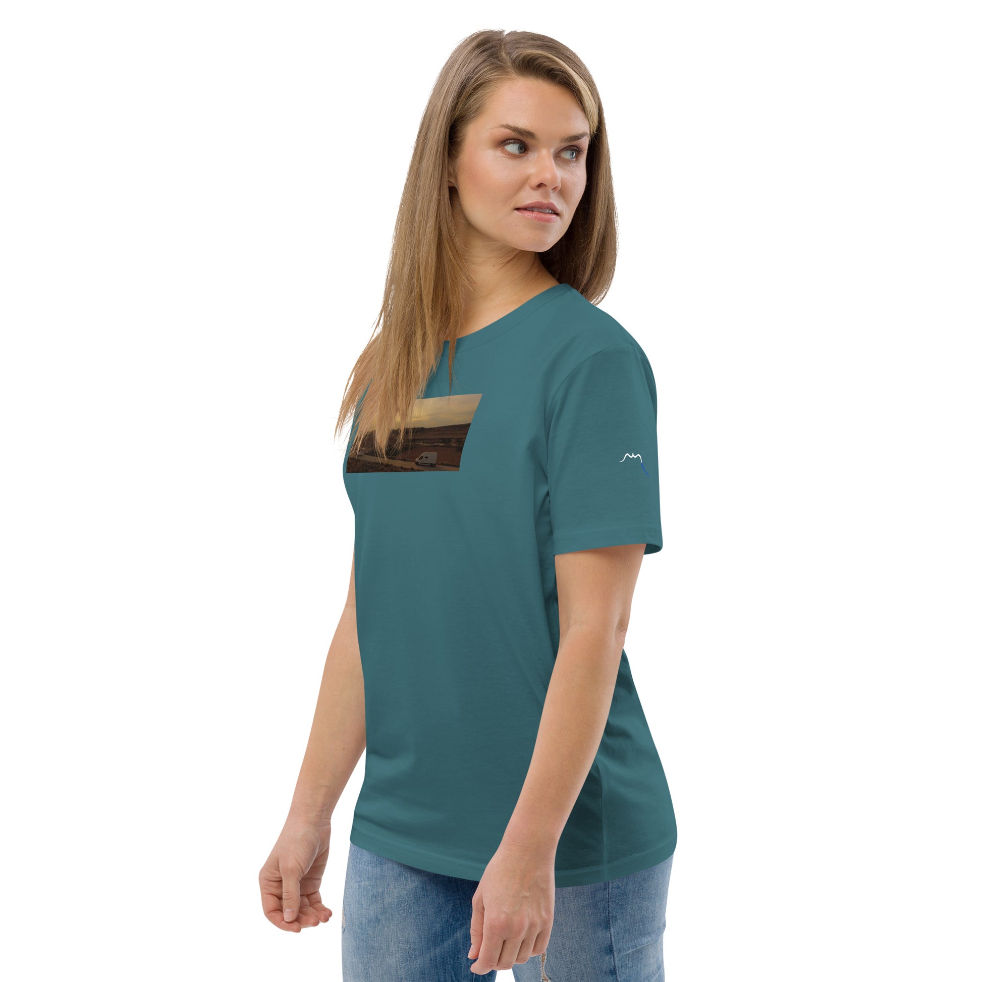 Vue de côté du t-shirt 100% coton biologique CDT Sunset - coloris bleu vert