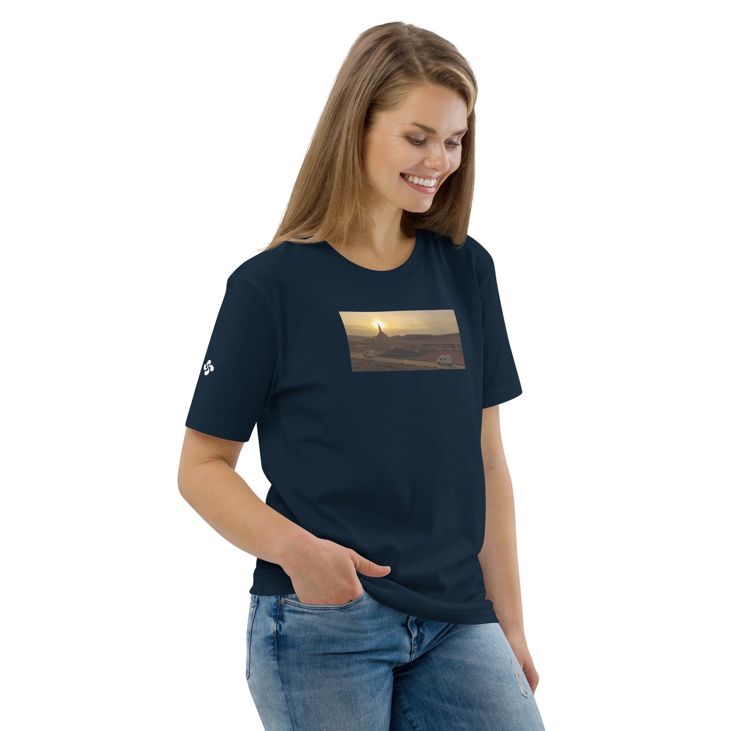 Vue de côté du t-shirt 100% coton biologique CDT Sunset - coloris bleu marine