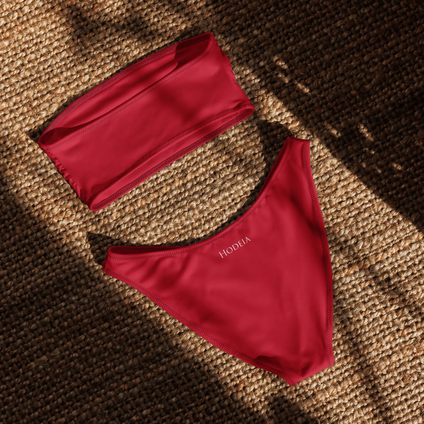 bikini bandeau éco-responsable face coloris rouge foncé
