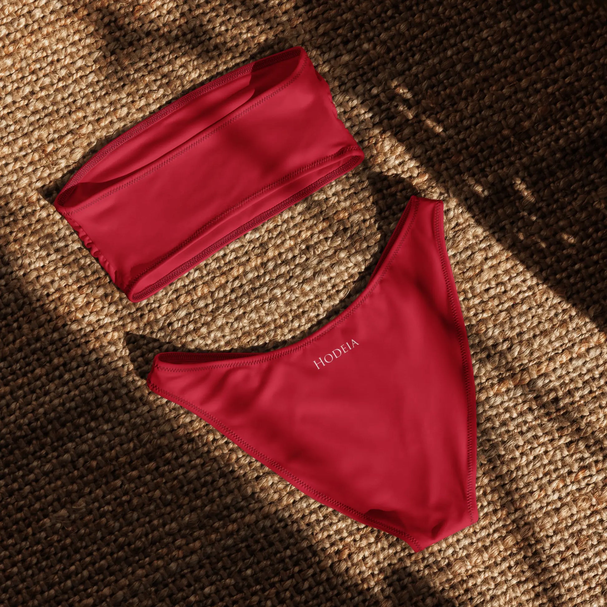 bikini bandeau éco-responsable face coloris rouge foncé