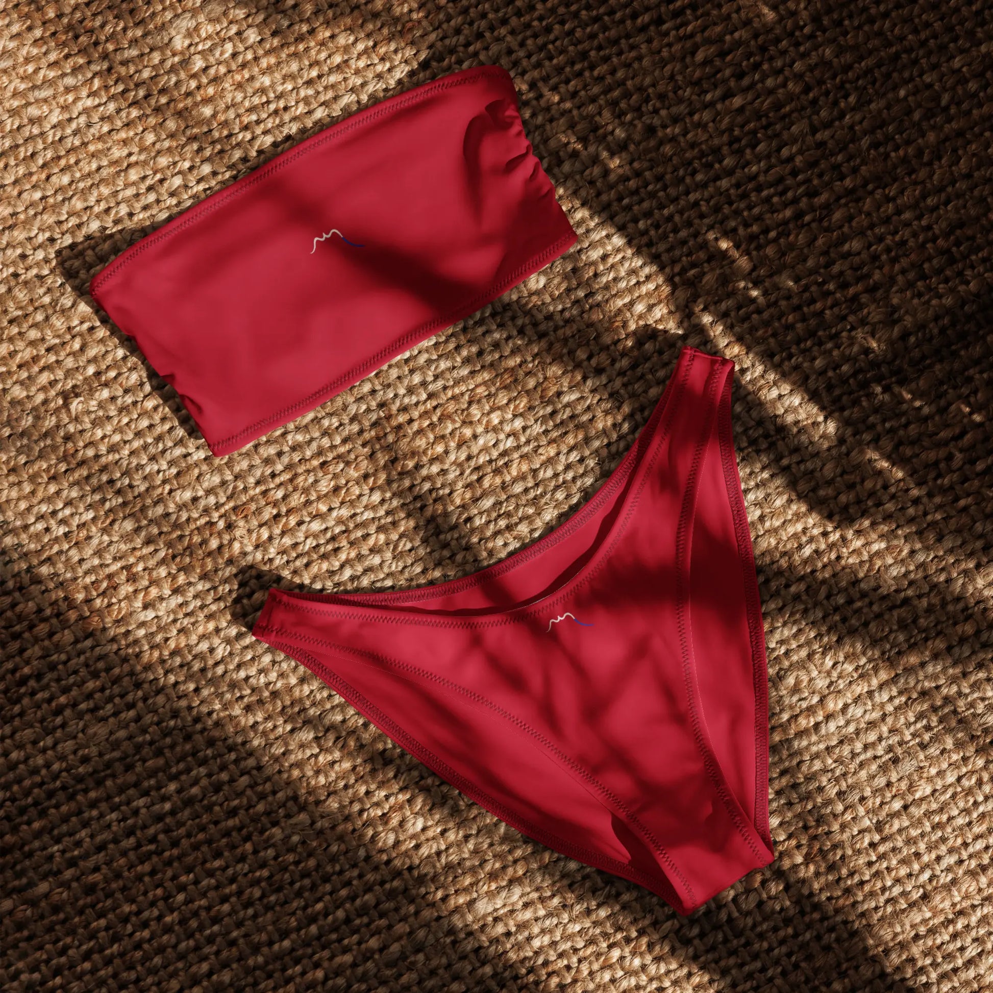 bikini bandeau éco-responsable face coloris rouge foncé