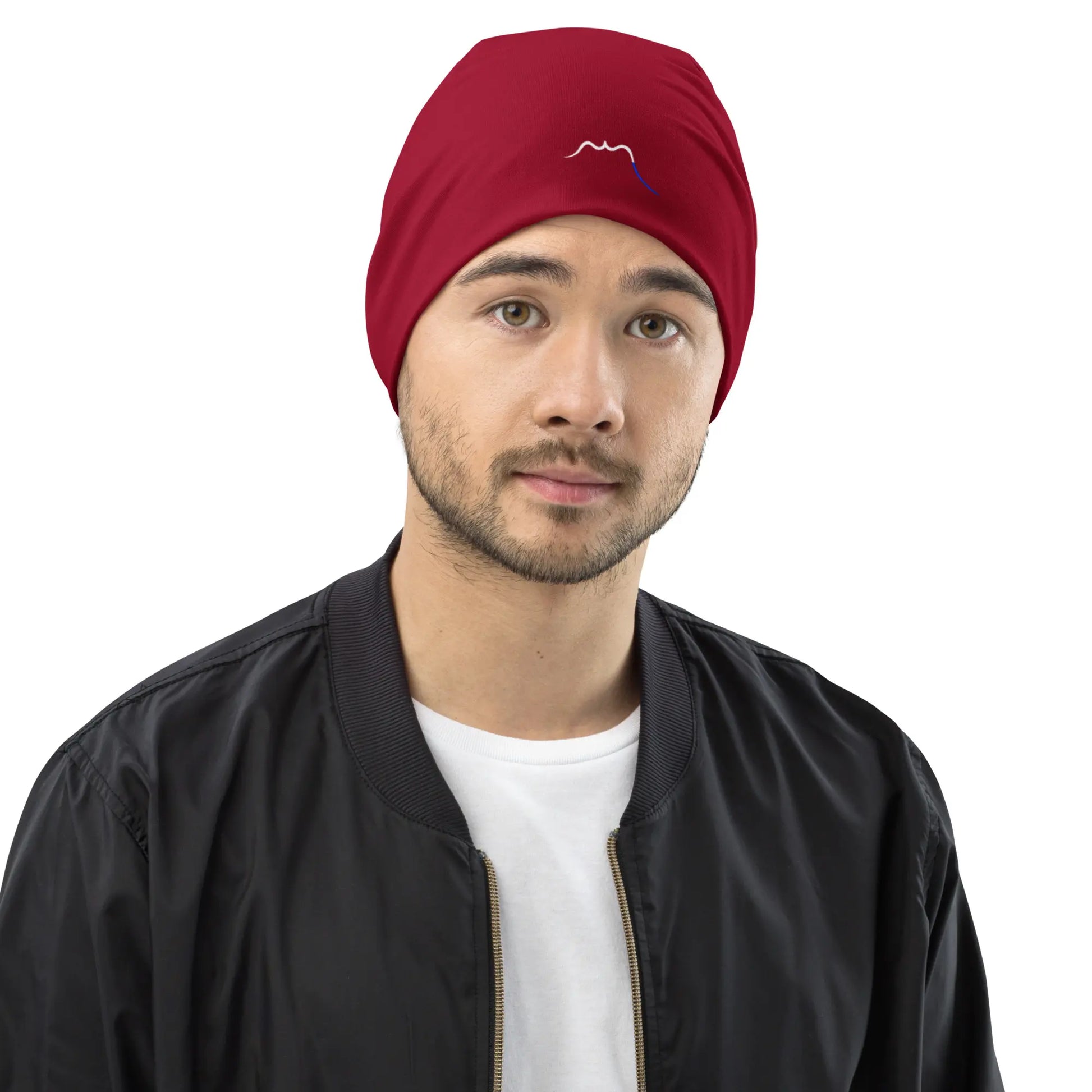 bonnet ttiki porté face coloris rouge foncé
