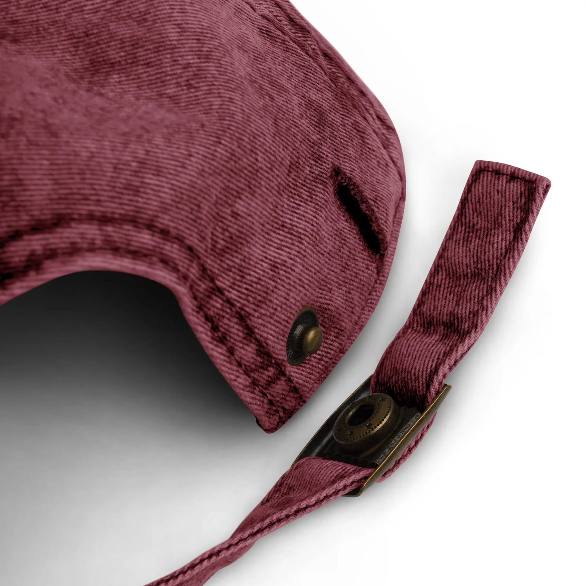 casquette vintage en sergé de coton réglable détail de la boucle coloris rouge bordeaux
