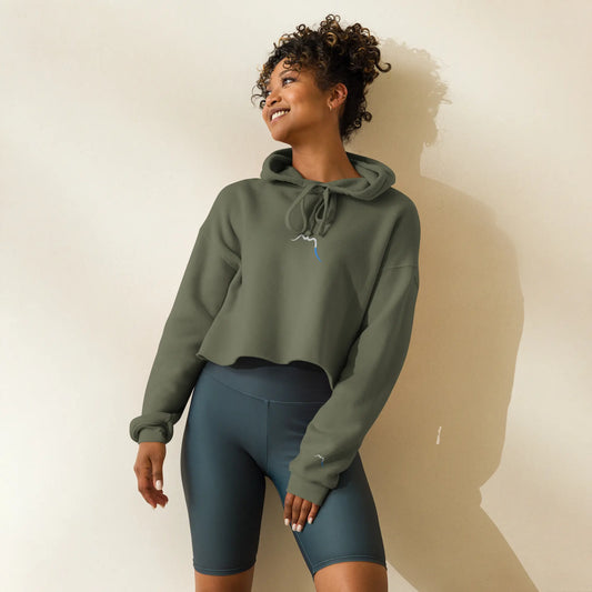 crop-top hoodie brodé lesaka porté face coloris vert kaki
