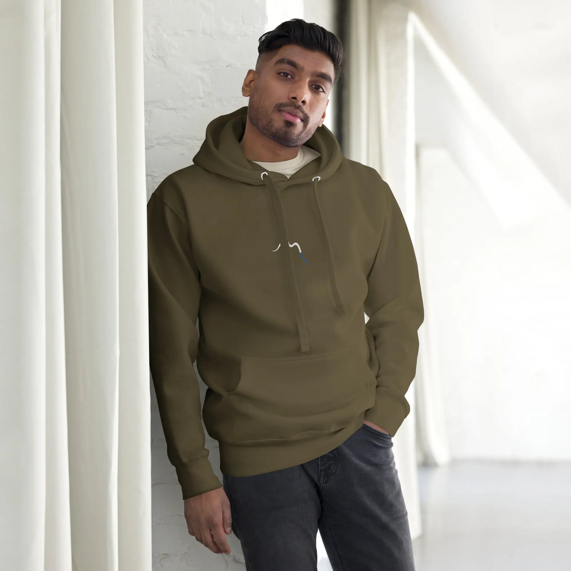 hoodie en coton bio negua porté face coloris vert kaki