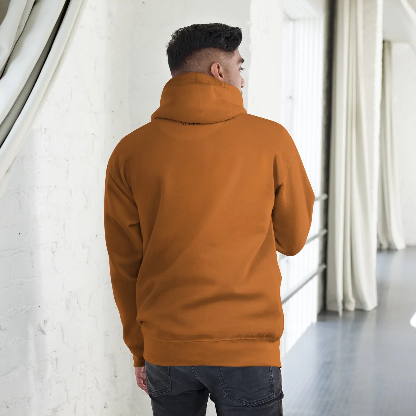hoodie en coton bio negua porté dos coloris orange autumn