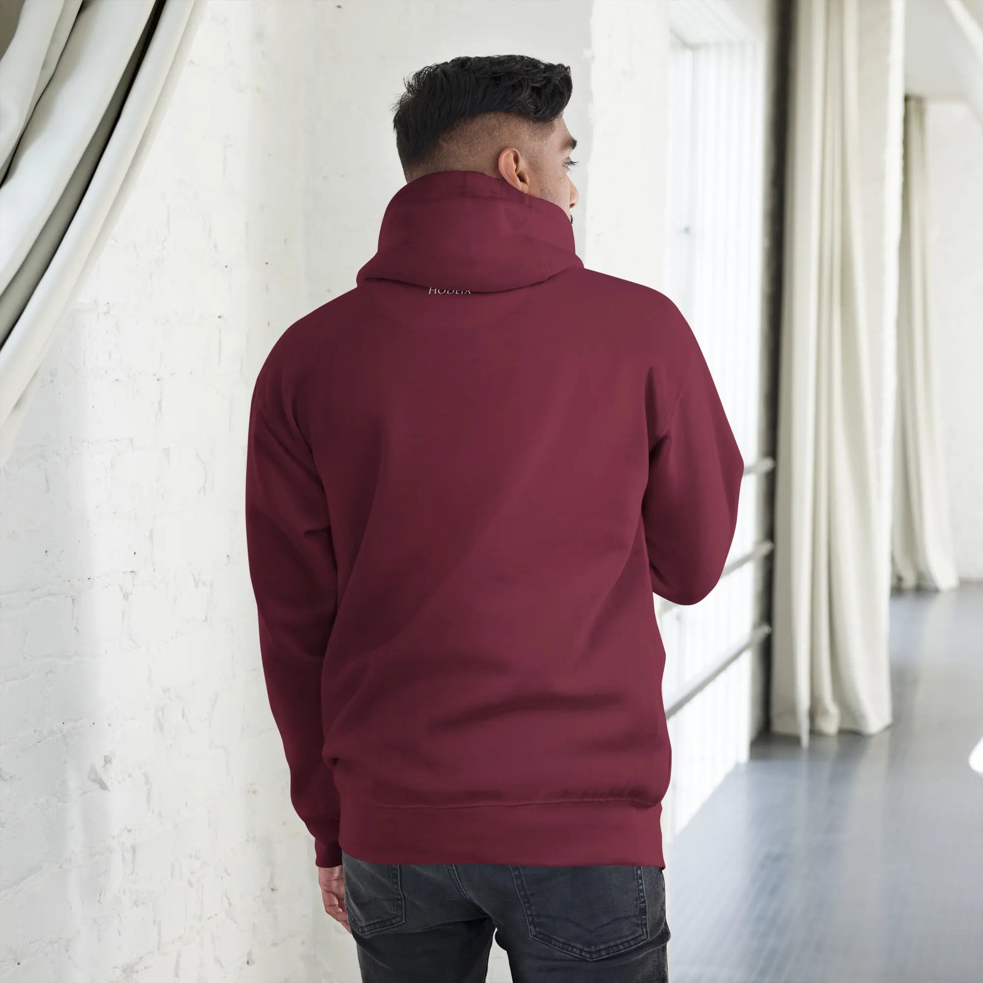 hoodie en coton bio negua porté dos coloris rouge bordeaux