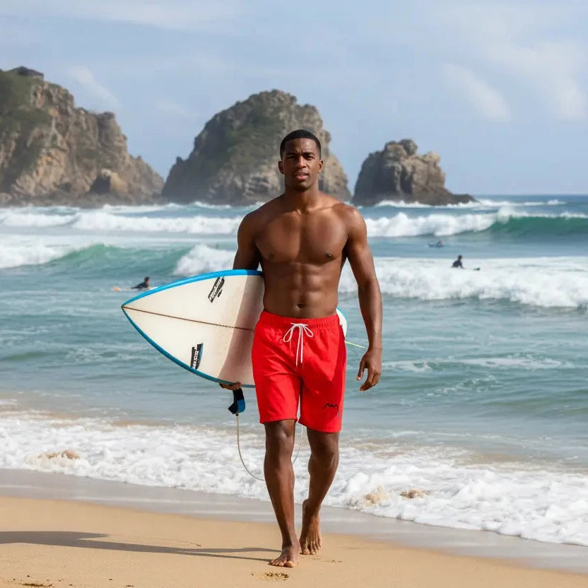 homme portant le maillot de surf indar coloris rouge sur un spot de surf