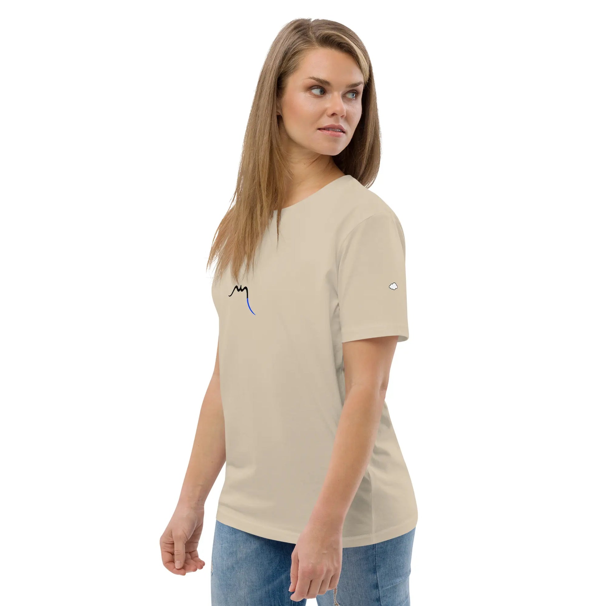 femme portant le t-shirt premium en coton bio hodeia coloris beige clair