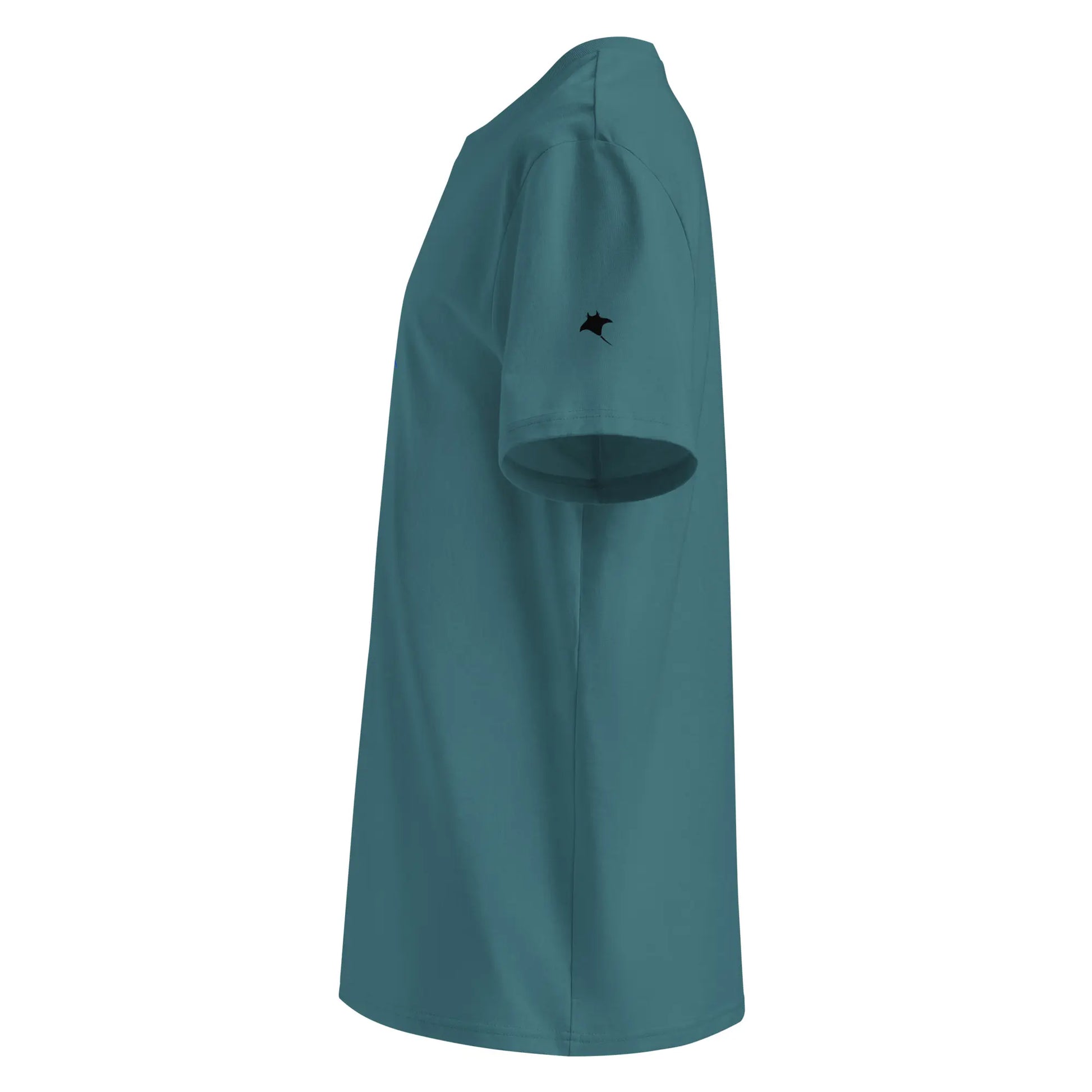 vue côté gauche sur le motif de raie manta sur la manche du t-shirt premium en coton bio manta coloris bleu vert